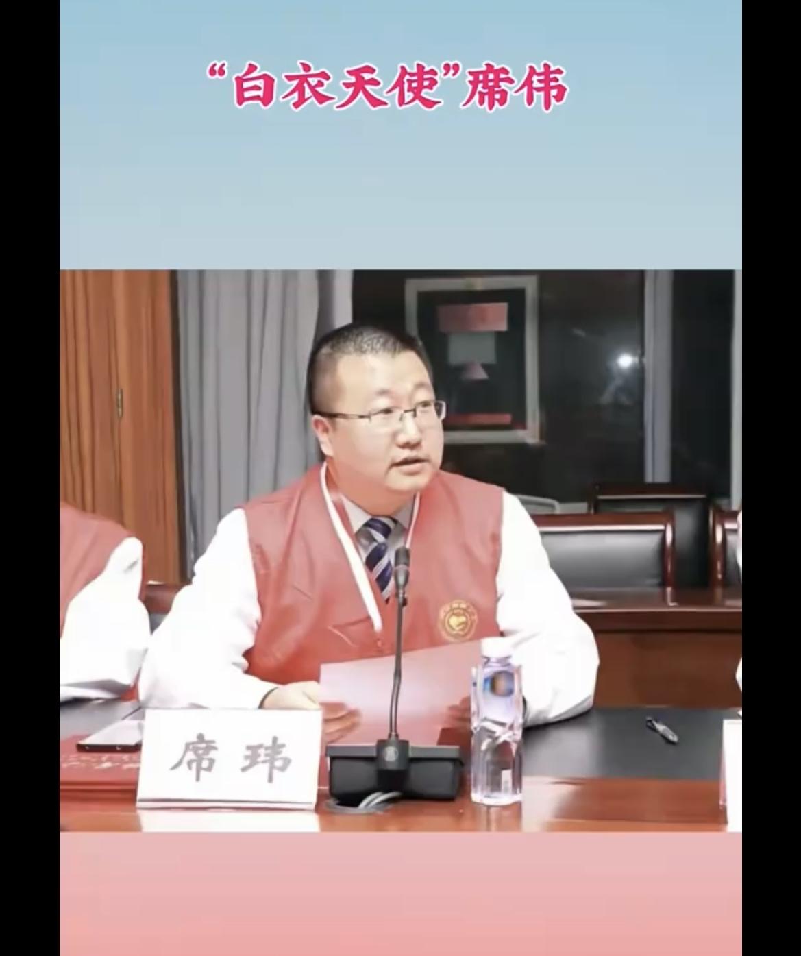 2025年感动中国人物-席玮

席玮医生太让人敬佩了！14年间累计垫付1426笔