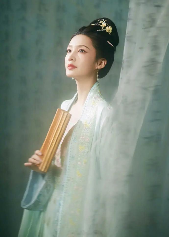 网友提名适合李清照的演员：白鹿、胡冰卿、章若楠、张婧仪陈昊宇、陈瑶、李沁、陈都灵