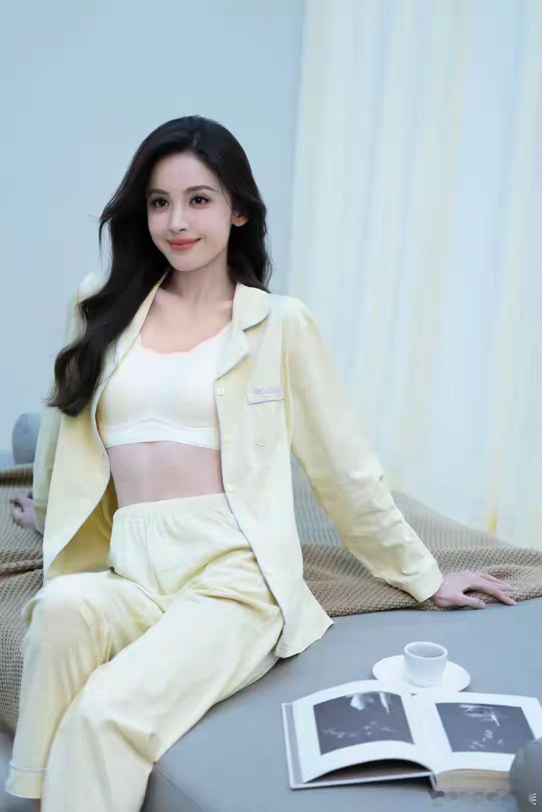 古力娜扎内衣写真里的身材好舒展！健康又匀称，看着就很舒服 