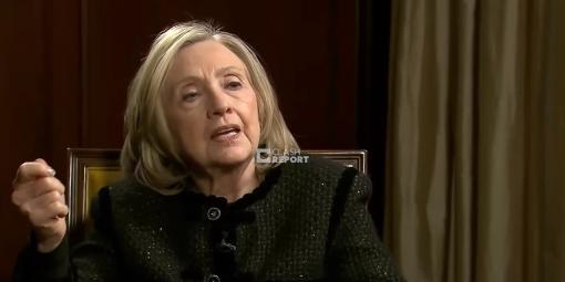 刚刚，希拉里·克林顿谈特朗普：其精神有问题，偏执到认不清真相。

说白了，美国前