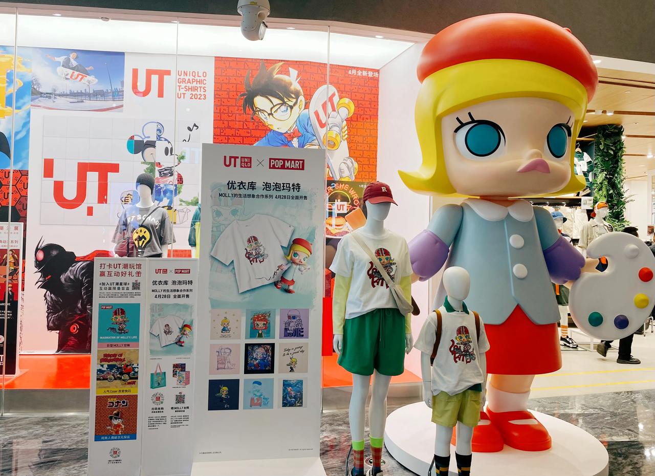 北京三里屯全球旗舰店2023年春夏巡展，看到巨巨巨型的MOLLY“空降”，结合彩