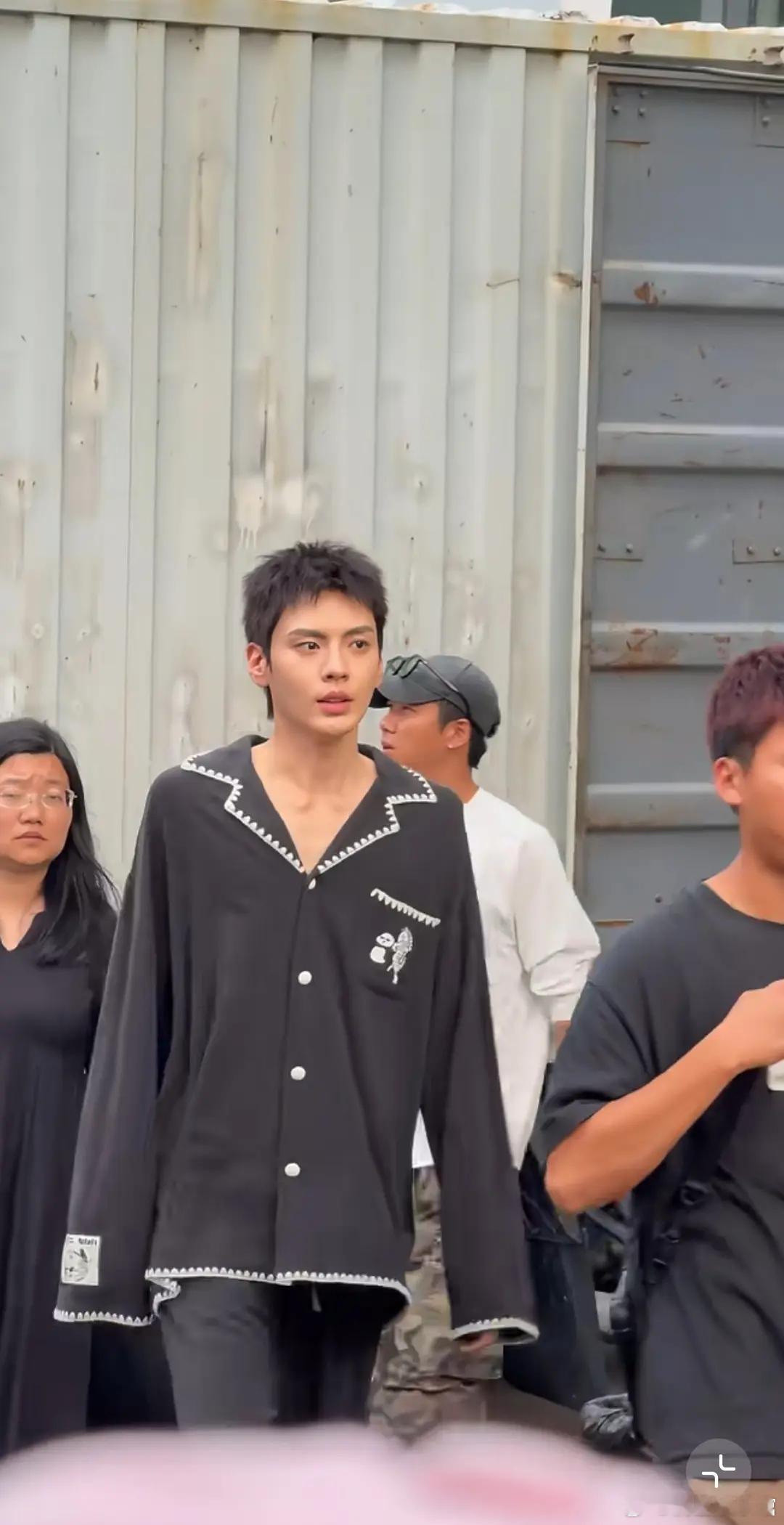 毕雯珺怎么回事，突然感觉没那么帅了呢 