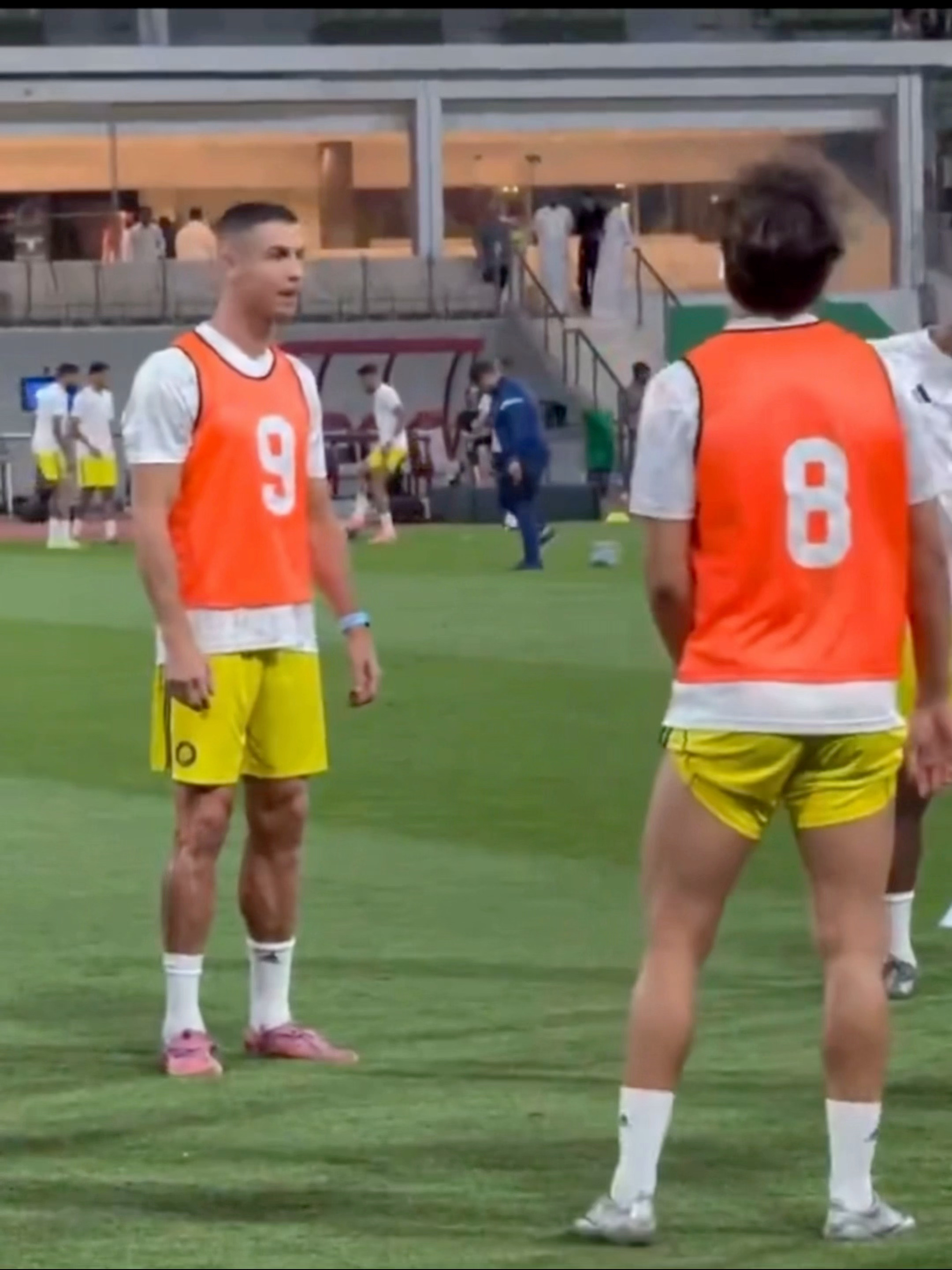 哈森姆0比2利雅得胜利 菲 : 大哥做啥我做啥[doge]C罗打入生涯第950球