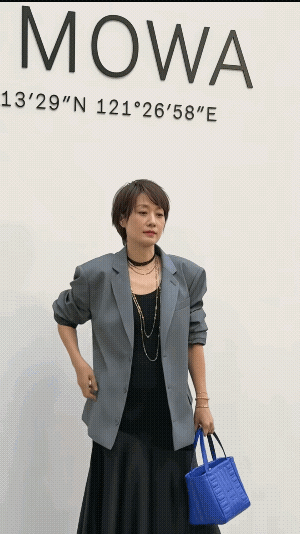 马伊琍还是得短发造型啊[作揖]
上海品牌活动马伊琍短发西装搭配连衣裙精致干练，完