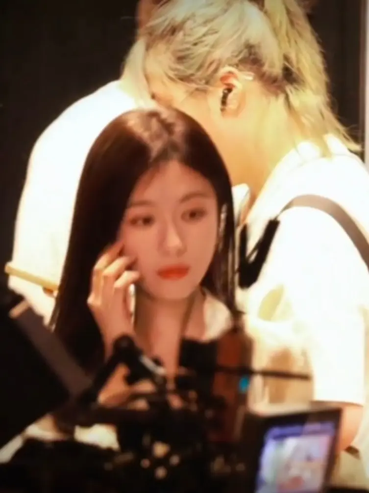 绝美黑长直😍😍😍