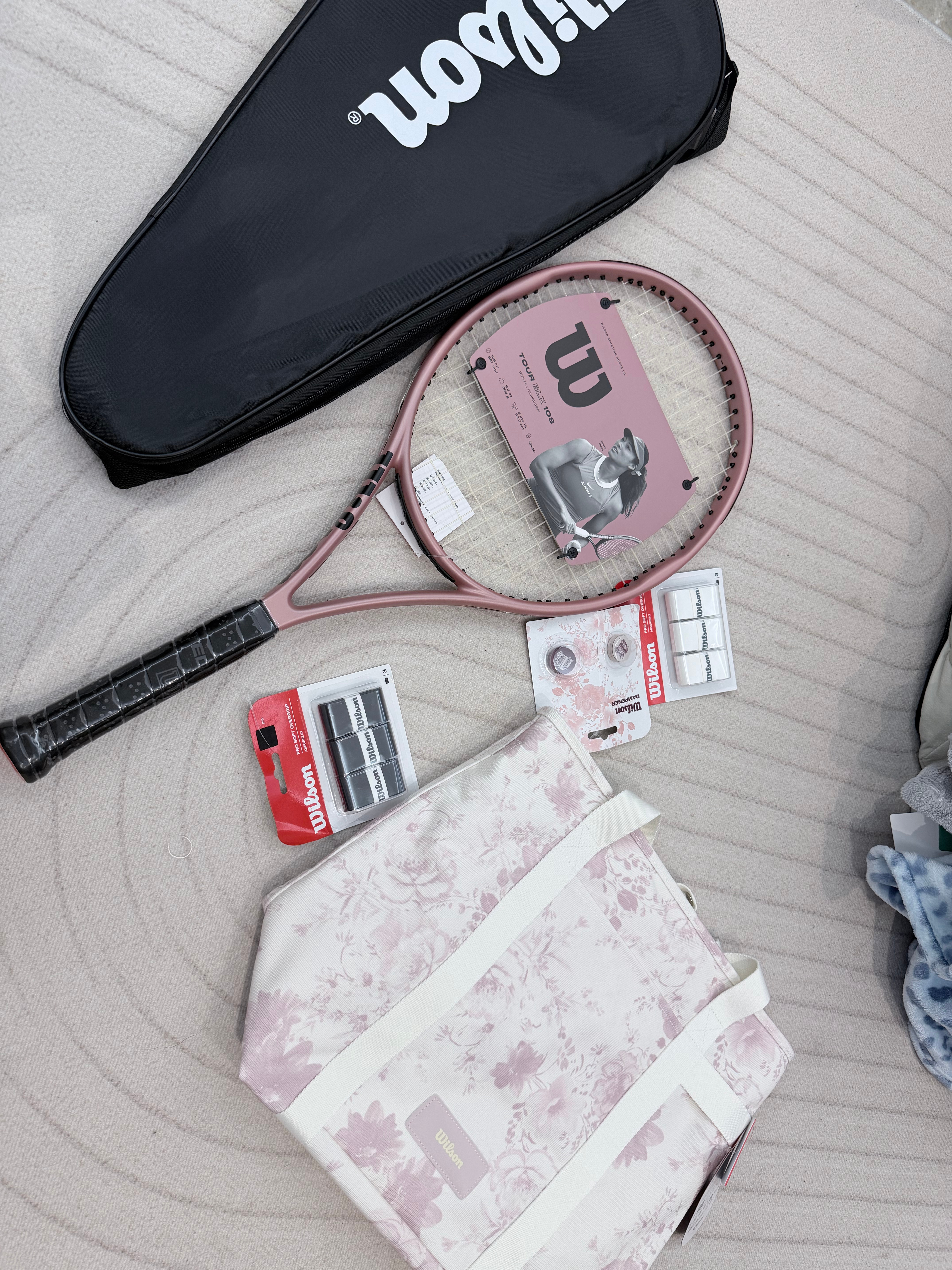 才上了三节网球课 姐妹就帮我全套装备配好了寄过来[苦涩][苦涩][苦涩][苦涩]