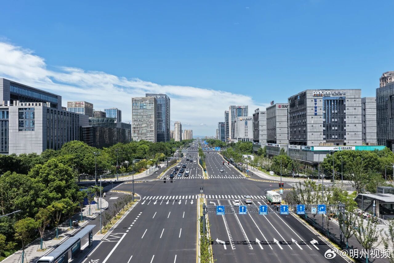 宁波镇海大道改造完成通行条件迎来大升级 8月4日消息，镇海区镇海大道（九龙大道—