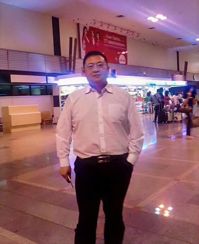在深圳，为了便于交流，就要积极的学习讲白话，也就是粤语。

92年，我打工到深圳