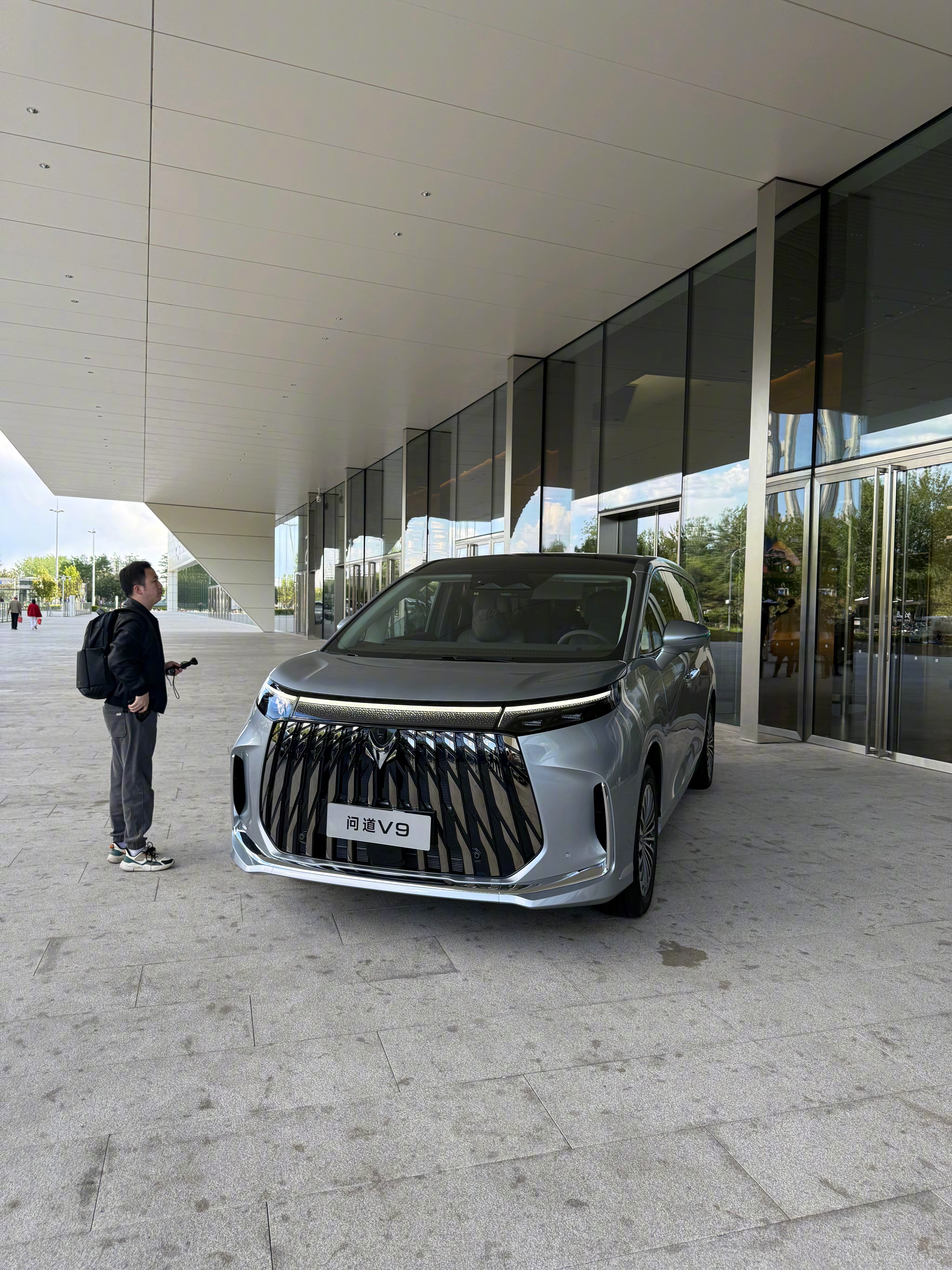 极狐问道V9预售，价格：21.99万-28.69万。5米3车长，3米2轴距，综合