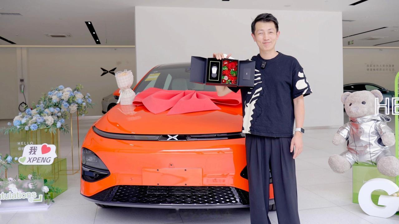 小鹏G6 提车啦。
年初G9是情人节提车，这次巧了，又是情人节。[666]

配