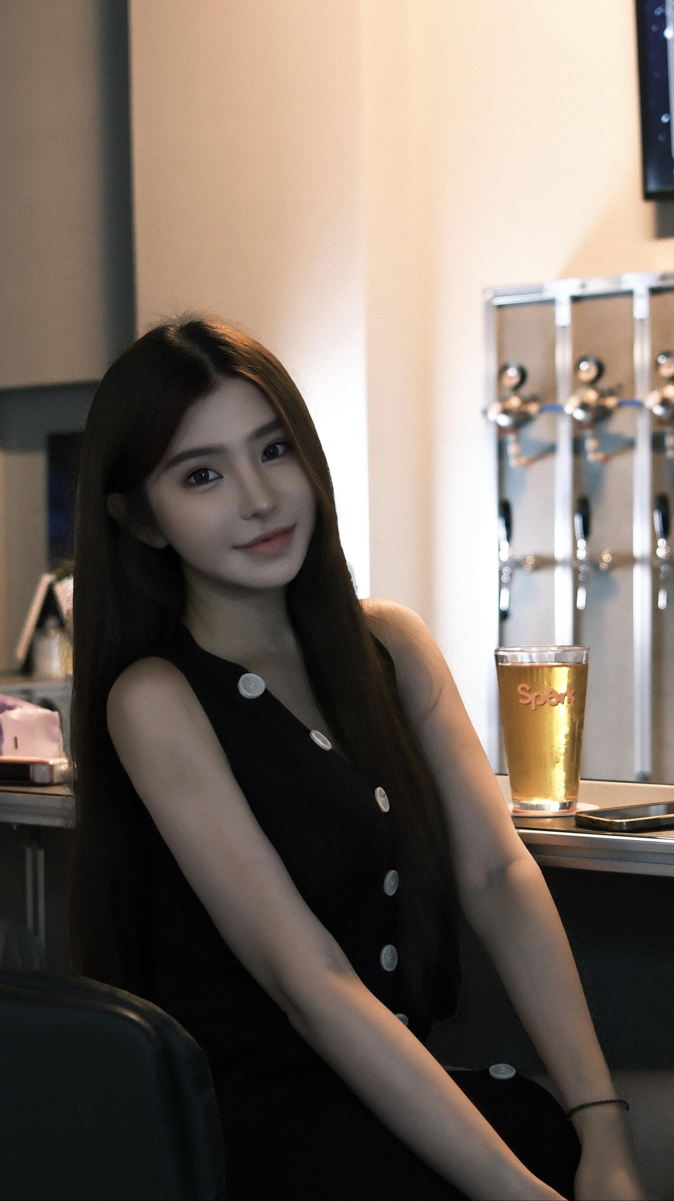 我该如何写我呢 我厌蠢 我慕强 我孤独 我有时过度表达 有时一言不发 ...