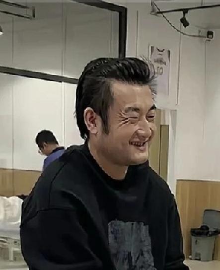 还能认出他是谁吗？？？