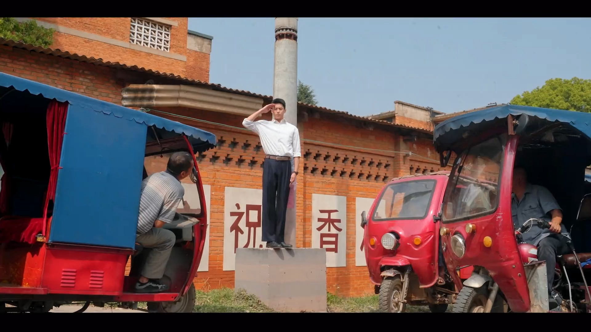 好憨哦哈哈哈哈哈站那么高干嘛啦王鹤棣黑夜告白