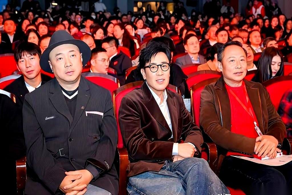 我跟你讲，一个学校牛不牛，看校庆就知道了。
上戏80周年，最炸的一幕，不是台下坐