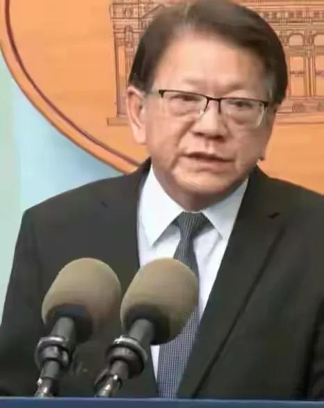 中国外交部严正声明:世界上没有所谓“中华民国总统”

4月22日，外交部例行记者