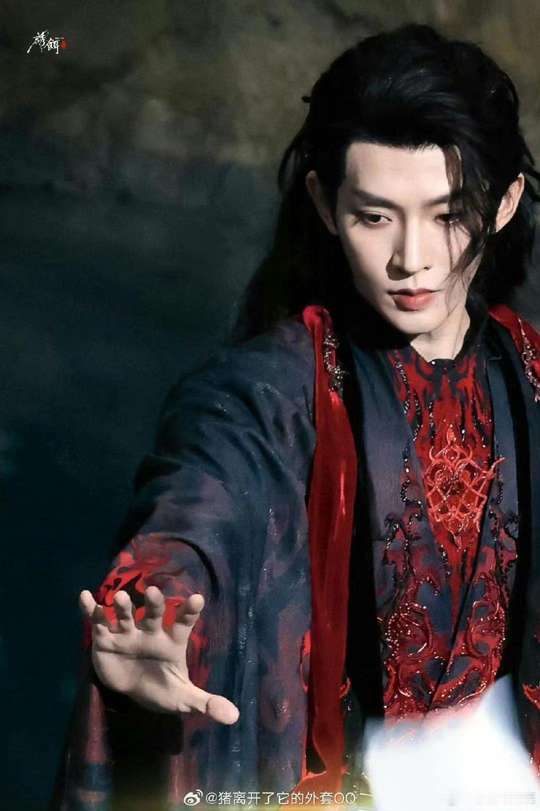 苏易水入魔  苏易水黑化  《仙台有树》点映加更开启！苏易水入魔后的红衣造型太惊