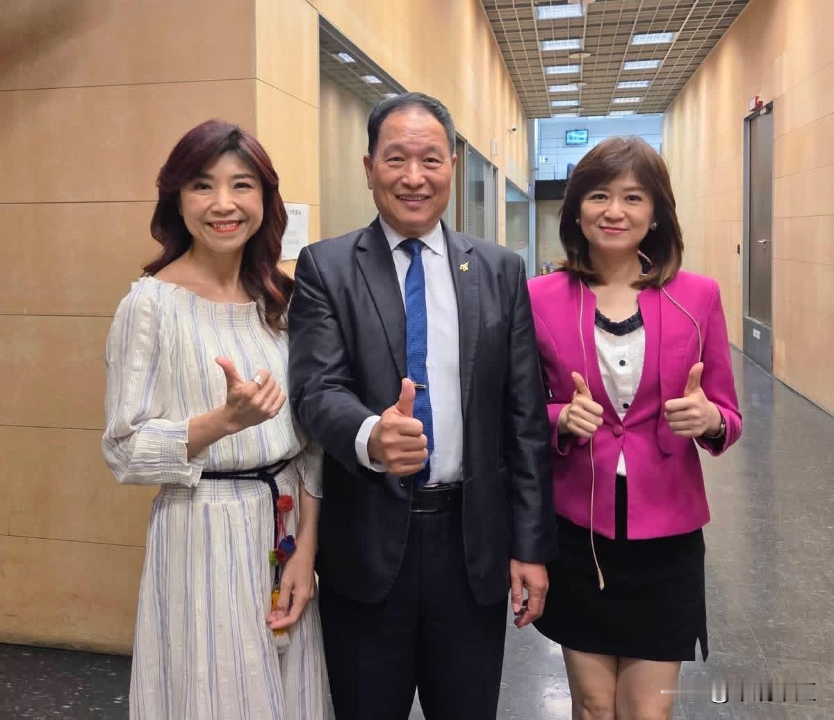 台退役将领张延廷今（1日）在脸书发文表示，心美人就美，昨天跑好多行程蛮忙的但很愉