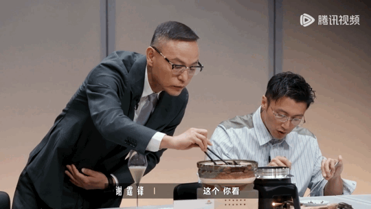 谢霆锋分不清甲鱼和猪皮 一饭封神 失散多年亲兄弟甲鱼裙边与猪皮！胶质口感几乎一样