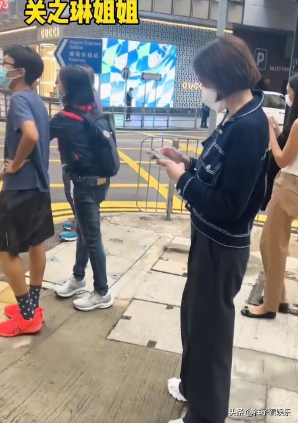 2025年9月13日，韩国首尔一家大型商场内，一场不经意的偶遇让网友的镜头捕捉到