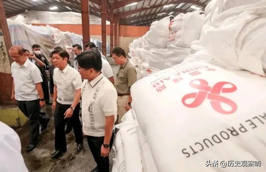 中方回应在中东乱局导致化肥出口不畅的关键时刻，我们不计前嫌向菲律宾提供了一批化肥