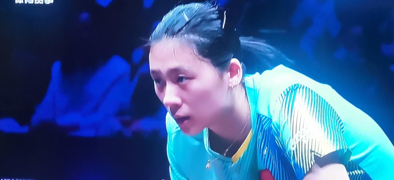 此刻看着陈熠，真是让人急死了。他完全没发挥出自身强项，被大藤沙压制得死死的。他兴