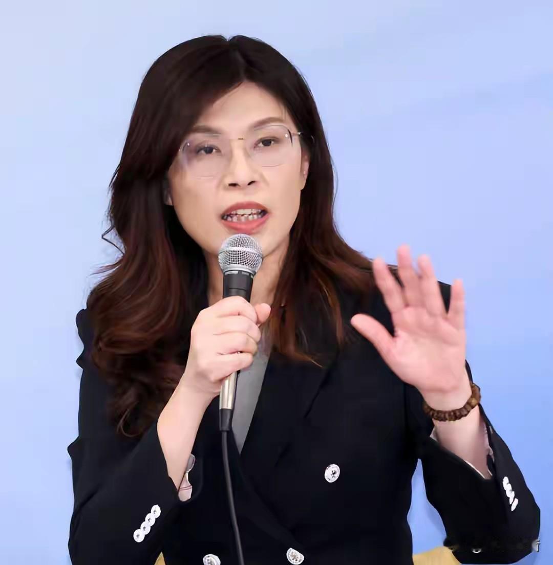 四问难掩立场模糊！两岸统一，从来不是靠反问，而是靠行动
 
当下两岸舆论场，一场