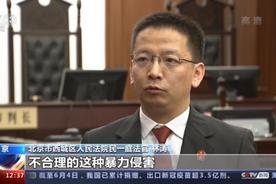 北京城里一家大医院，挂号窗口天天排长队，可总有一些号，正常渠道根本抢不到。韩某就