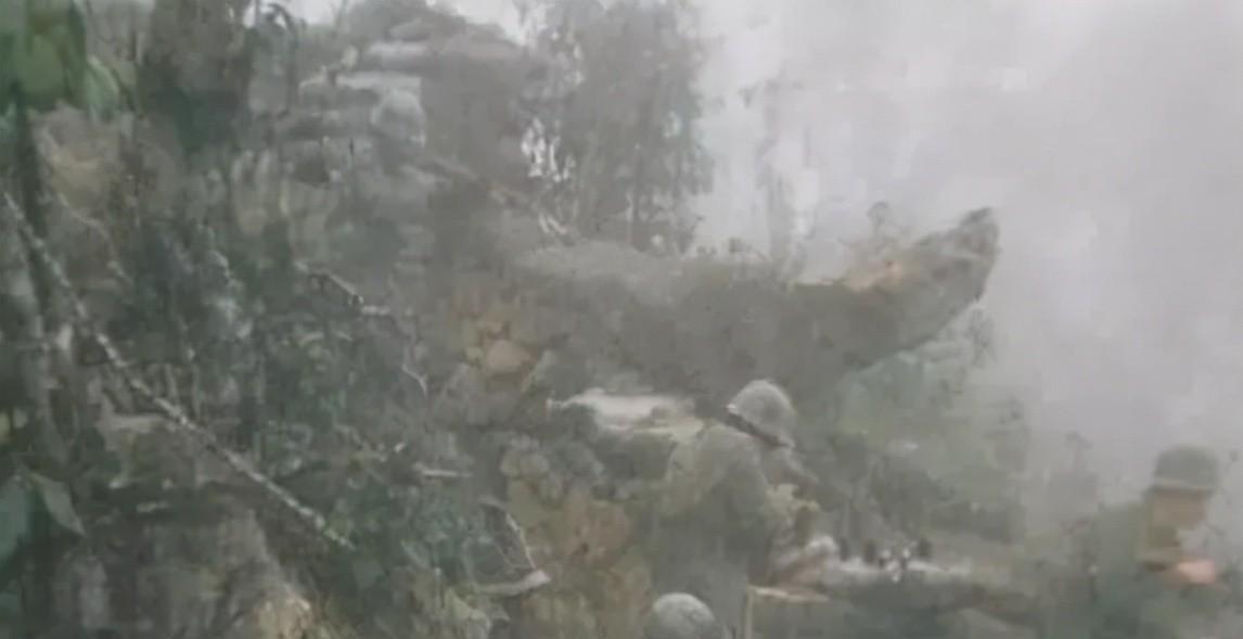 老山北坡还在冒烟，越军早就知道我们要打，可他们怎么也没想到人真敢往上爬。
阿铁上
