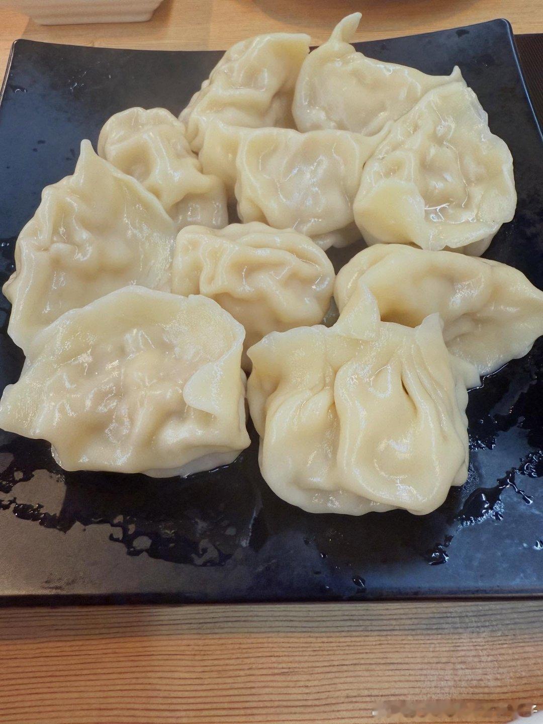 mickey__lin_food（林昀儒）更新两则：紹香園餐廳🥟 炭火焼干物定