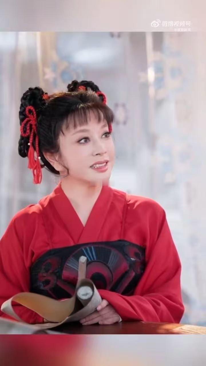 2026毛戈平刘晓庆手搓武则天妆容 看到两位老师再次携手，仿佛时光从未走远。他们