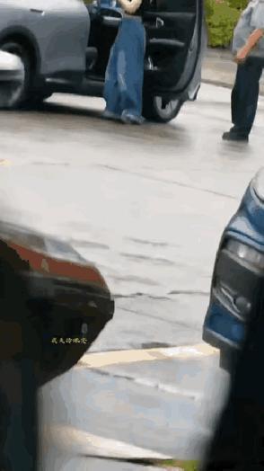 看面相，这个保安也是一表人材，可能也是一时冲动吧。