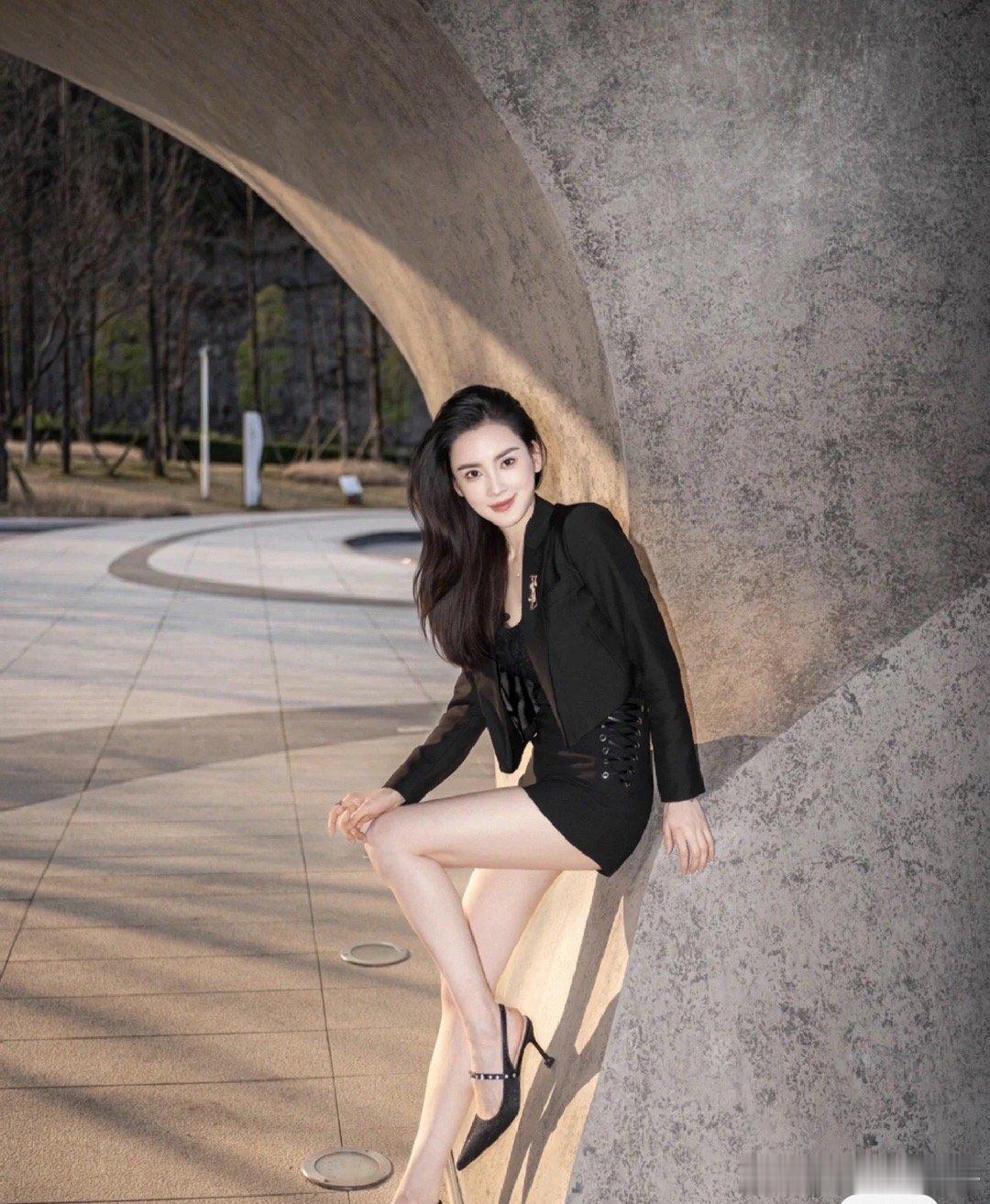 我个人判断云顶新耀、康方生物、信达生物、亚盛医药股价都能迈过百元门槛，但会有先有