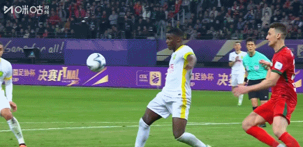 北京国安2比0河南队法比奥双响国安扩大领先优势！足协杯决赛，上半场补时阶段，马亚