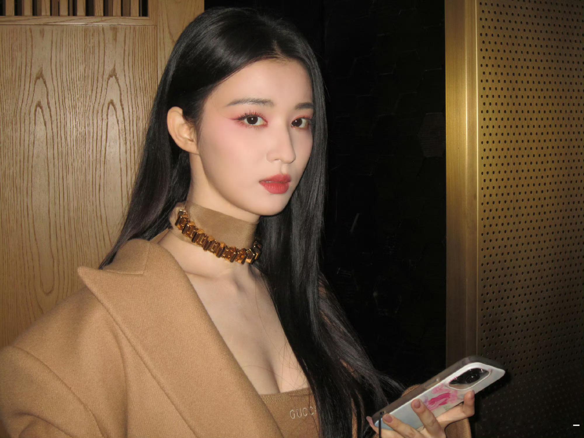 这是真名媛啊[好喜欢][好喜欢][好喜欢]王楚然这个大衣搭配的好漂亮~ ​​​