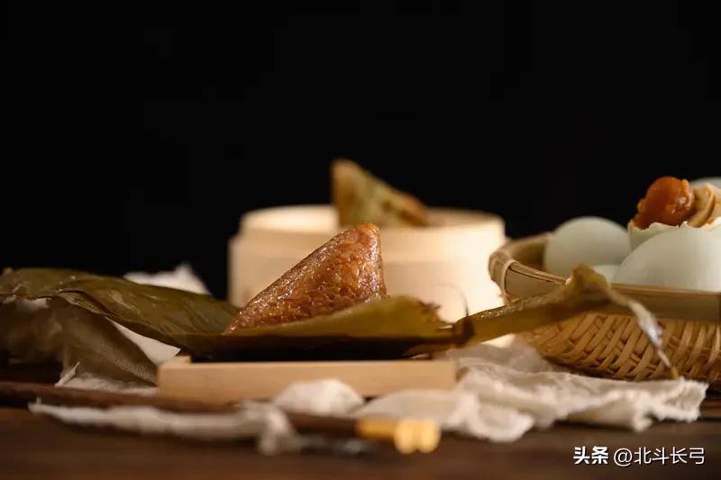 今天写小文，突然发现一个问题：我们是从什么时候开始，过端午节也放假的？

【北斗