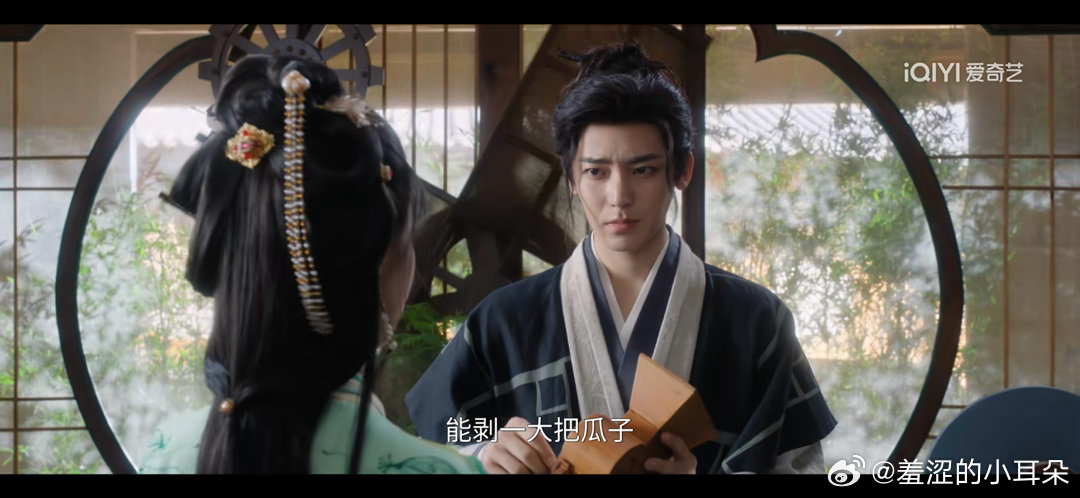 侯明昊这个造型可以直接演念相思了，这比现在路透造型还像道长。 
