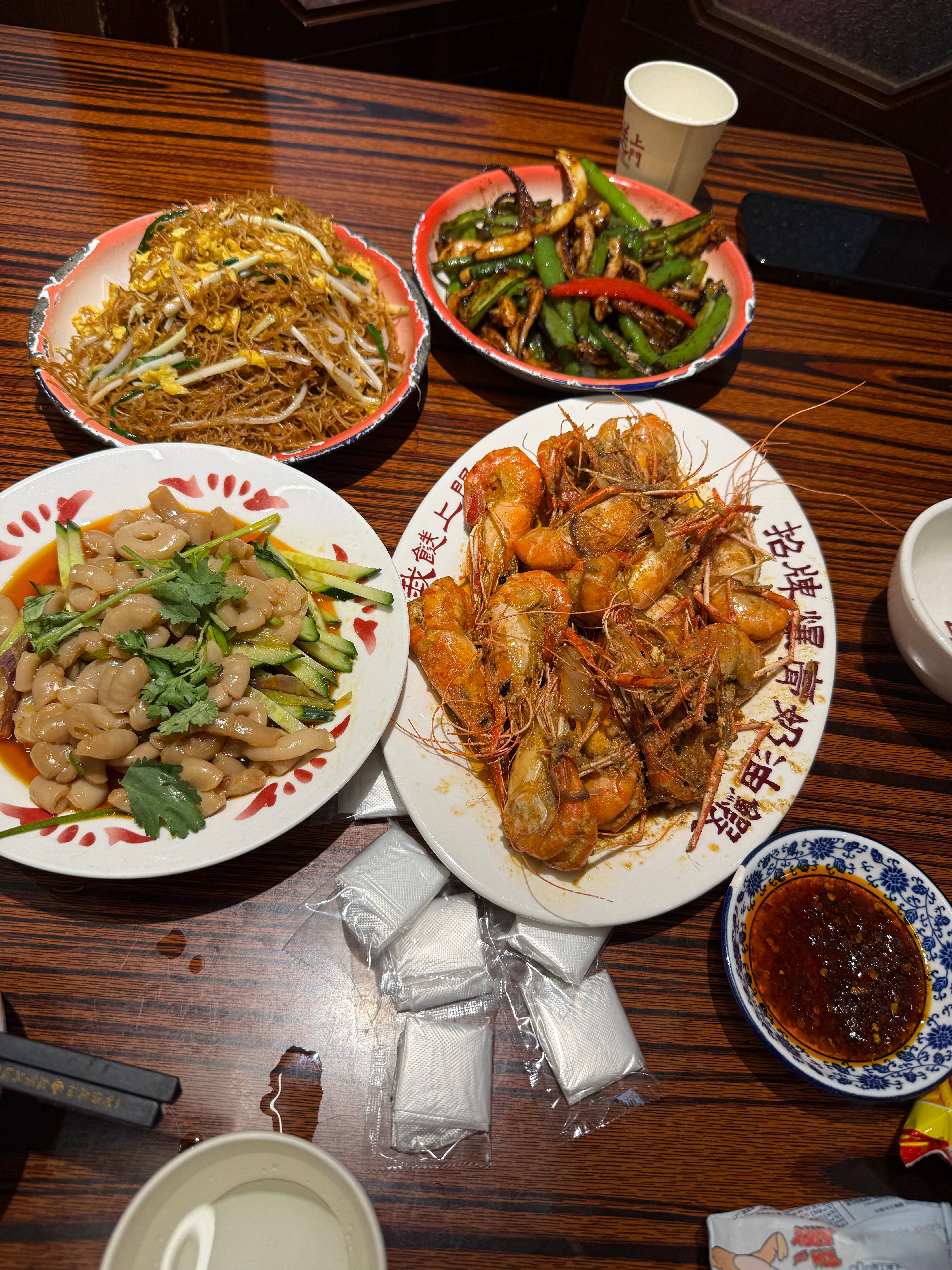 小黄长得好像洋娃娃啊！！！还带了hello Kitty的手机链，一扫我刚下班的班