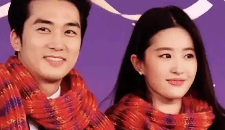 刘亦菲花了40万机票钱飞去韩国谈恋爱，换回来一句“你回来，我养你”。2015年她