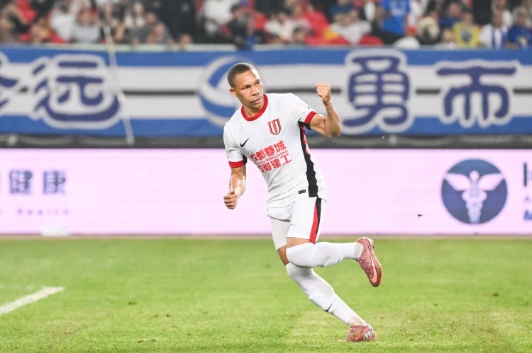 #成都姆巴佩连续5场制造进球# 中超联赛第7轮的比赛结束后，成都蓉城以6胜1平积