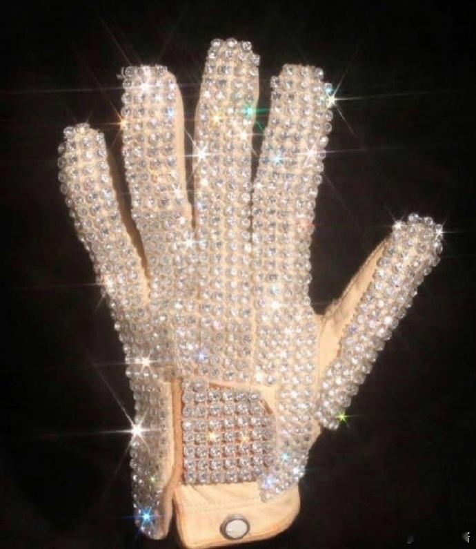 迈克尔杰克逊戴过的手套，全钻石贴面价值200多万！ ​​​