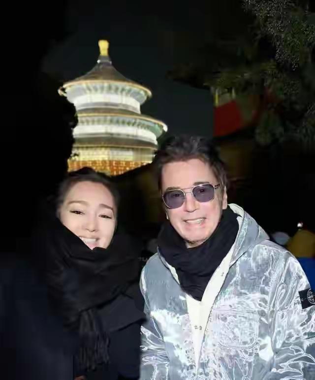 曾经巩俐想和张艺谋结婚，而张艺谋却淡淡地以一句婚姻只不过是一纸婚约，两人的爱情最