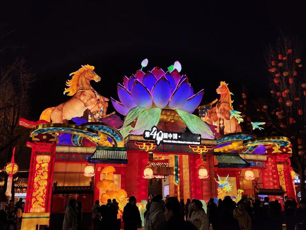 去了夫子庙 才知道又要过年了