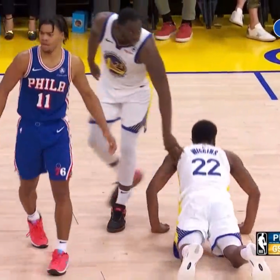 格林拍了拍嘴哥：自己起来 别装了[笑哈哈][笑哈哈]#转发接龙开新年##76人v