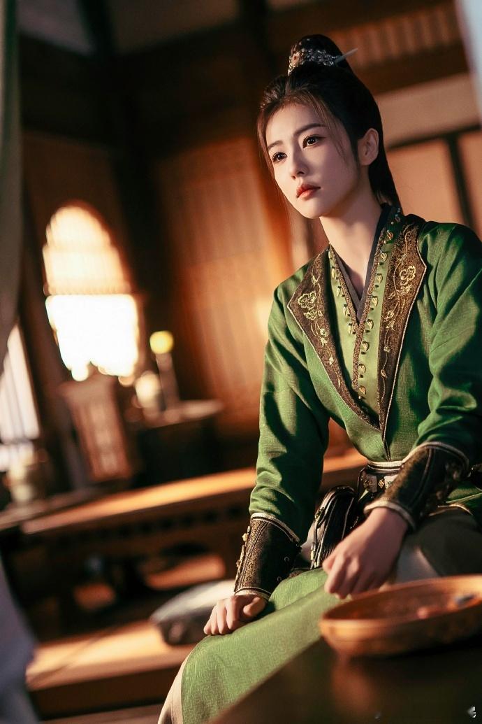 白鹿新剧KPI好重白鹿女官的魅力谁能挡！任务再重也从容，👖2 月 5 日定档，