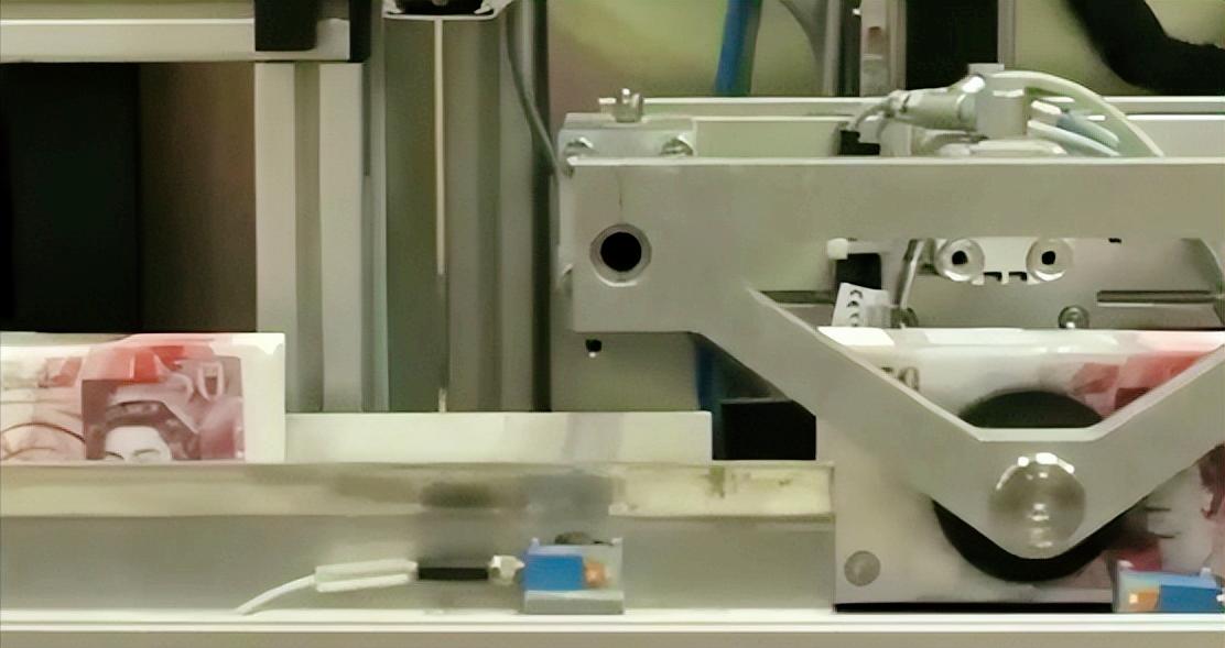 人都去世了，福利金却还在源源不断打进账户，这种离谱事真就在英国发生了，据爆料20