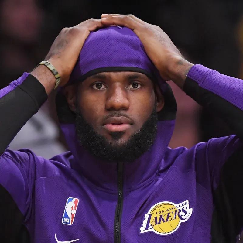 詹姆斯第20-23个赛季累计7268分，其余球员合计6365分！！NBA历史球员