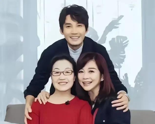 生不出孩子也能拿捏婆婆，陈松伶凭啥这么拽？还不是因为她有一个爱她入骨的老公吗？就