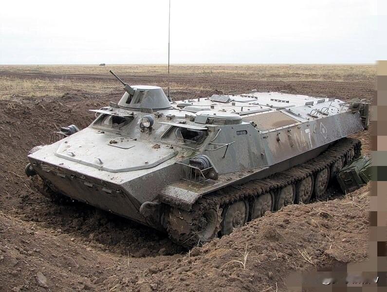 尽管大家习惯把苏联军事工业开发都MT-LB称作装甲车，但再苏联军队当中，这种装备