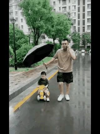 爸爸带娃活着就好[马思纯的微笑]