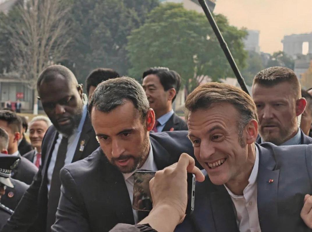 乐不思法，马克龙访华成顶流！
法国总统马克龙访华，
意外收获“顶流”待遇，
在一